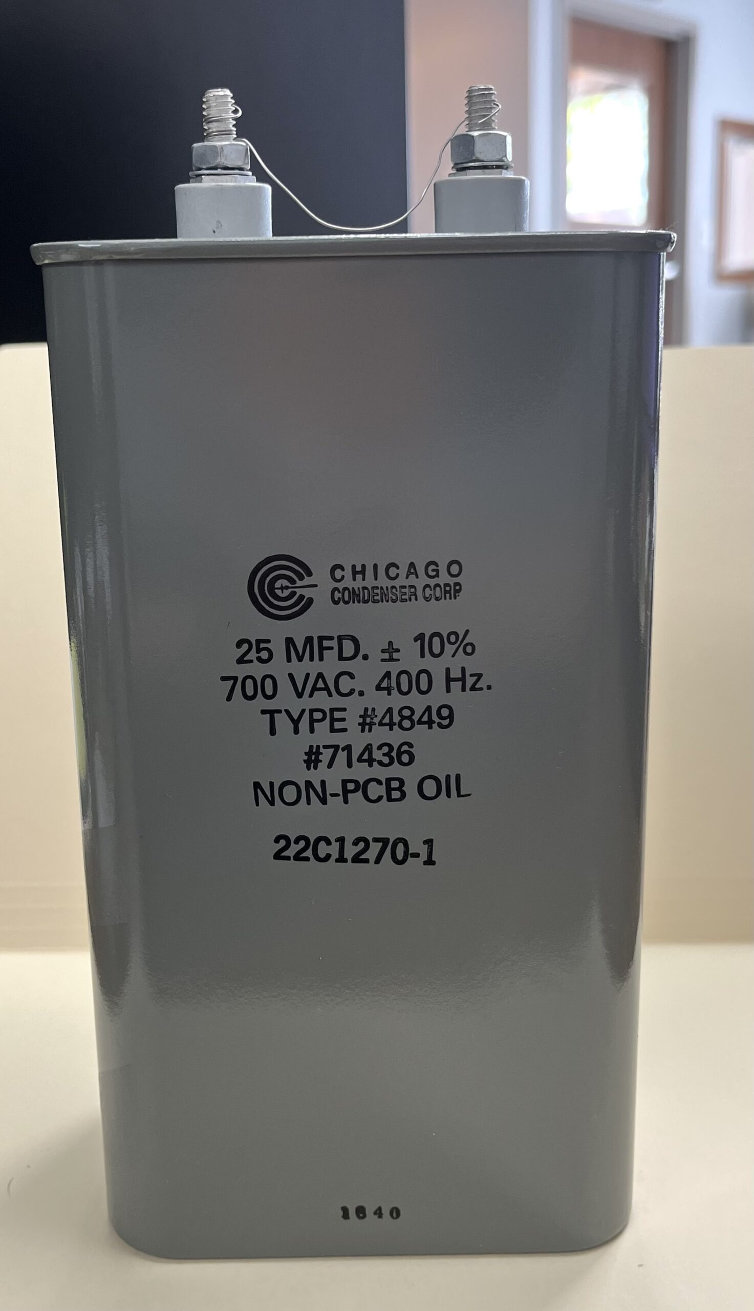 22C1270-1 High Voltage Capacitor 25 MFD 700 VAC 400 HZ P/N 22C1270-1 High Voltage Capacitor 25 MFD 700 VAC 400 HZ P/N