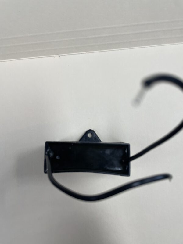 ADP250M106J-M3 10 uF 250 VAC Capacitor - Image 3